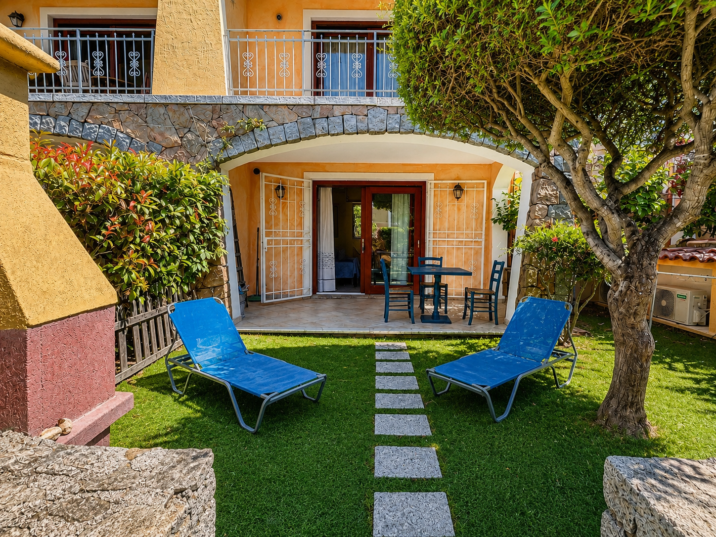 Logo GioYa House – Trilocale con giardino a 100 metri dalla spiaggia di Pittulongu